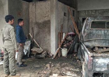 Mobil Pick Up Terbakar di Tenjolaya, Diduga Korsleting Saat Isi BBM