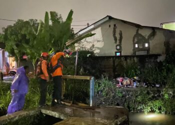 Bocah 4 Tahun Diduga Hanyut di Bojonggede Saat Bermain Hujan