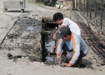 ‎Pemdes Gunung Putri Bersih-bersih Lingkungan, Tertibkan Bangli hingga Antisipasi Banjir