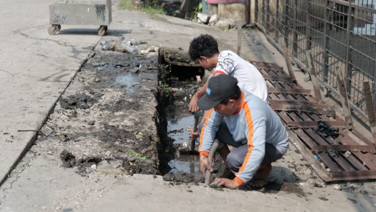 ‎Pemdes Gunung Putri Bersih-bersih Lingkungan, Tertibkan Bangli hingga Antisipasi Banjir