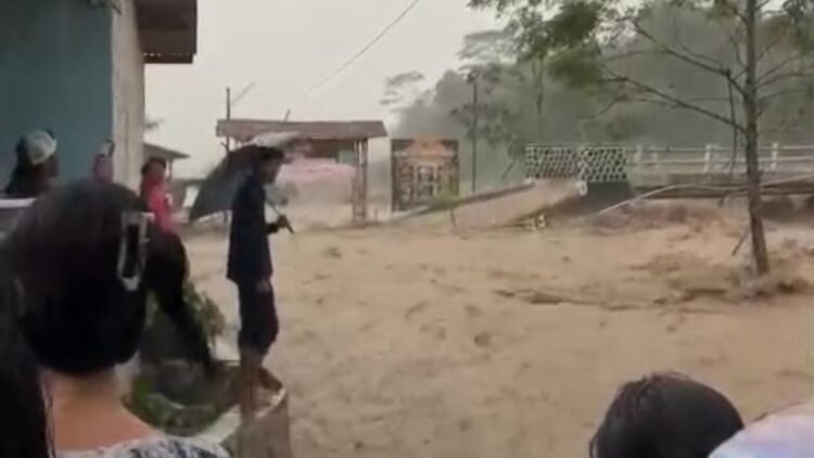 ‎Hujan Deras Terjang Kabupaten Bogor, Sukamakmur dan Ciomas Terdampak Banjir