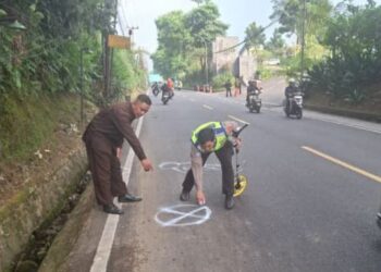 ‎Hindari Motor di Turunan Lengser Puncak, Penumpang Wanita Tewas di Tempat