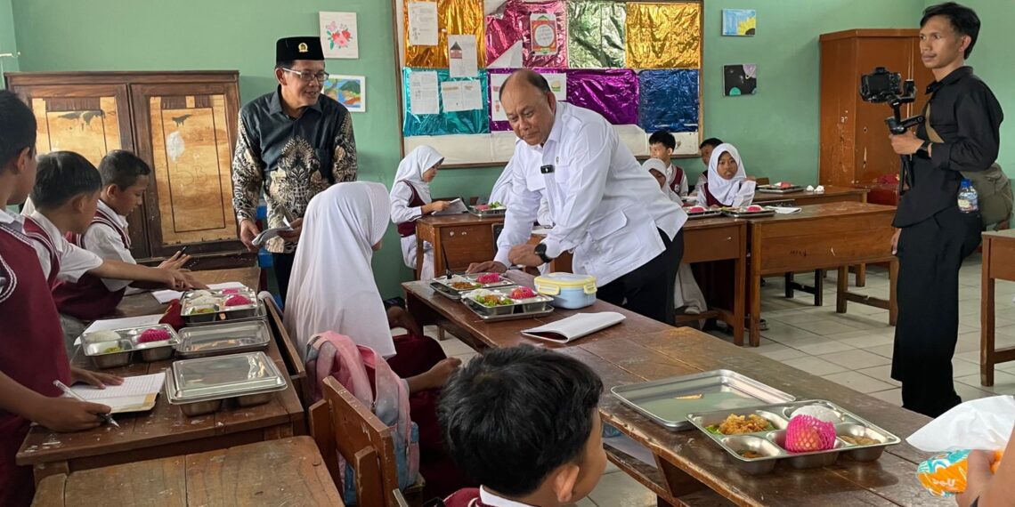 ‎Kepala BGN Antar Langsung MBG ke SDN Citaringgul 02, lni yang Ditemukan!