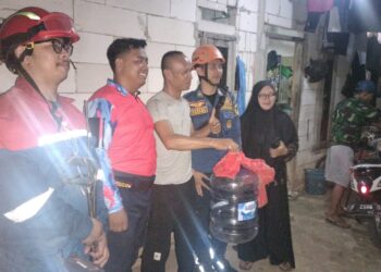 ‎Bikin Panik! Ular Kobra 1,5 Meter Ditemukan di Permukiman Warga Kampung Kedep
