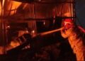 ‎Diduga Korsleting Listrik, Gudang Penyimpanan Tenda Ludes Dilalap Si Jago Merah ‎