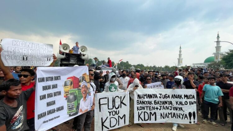 Ribuan Warga Bogor Barat Kepung Pemkab, Tagih Janji Gubernur & Pembukaan Tambang