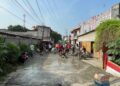 Warga Kampung Kedep Swadaya Cor Jalan Rusak Pakai Limbah Beton Sisa Pabrik