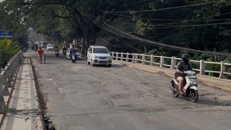 Jembatan Wika Akan Direkonstruksi, Pemdes Tlajung Udik Minta Solusi Akses Sementara