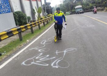 Pick Up Tabrak Mio dan Vespa di Tanjakan Selarong Puncak Bogor