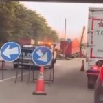 Truk Pecah Ban di Tol Jagorawi KM 23 Gunung Putri, Tabrak Guardrail hingga Dievakuasi