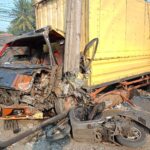 Lakalantas di Cileungsi! Truk Box Tabrak Motor hingga Tiang Listrik