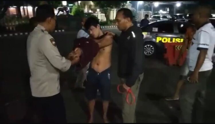 Pengamen Berkostum Badut Ditangkap Usai Curi HP dan Uang PKL