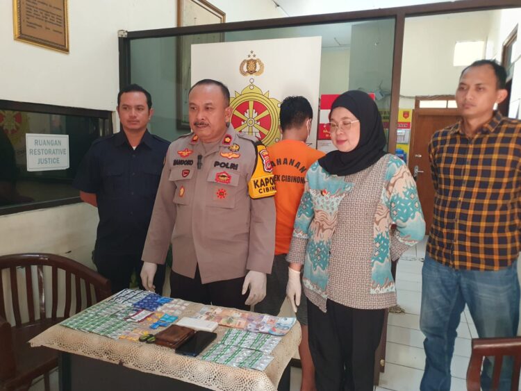 Polsek Cibinong Sita 526 Butir Obat Terlarang, Dua Pelaku Diamankan