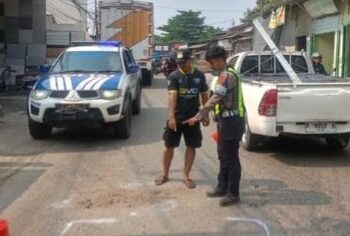 ‎Pemotor Terjepit Truk dan Mobil Boks di Gunung Putri, Alami Luka di Kepala