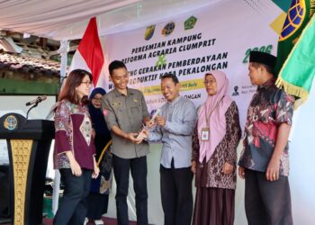 Resmikan Kampung RA dan Pemberdayaan Wakaf Produktif di Pekalongan, Sahli ATR/BPN Harapkan Kesejahteraan Masyarakat Dapat Terwujud