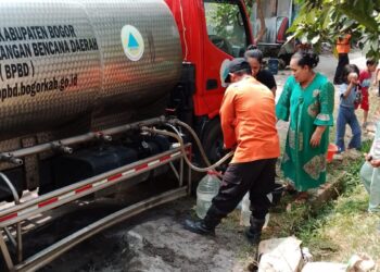 Desa Gunung Sari Citeureup Krisis Air Bersih, BPBD Kabupaten Bogor Salurkan 5.000 Liter Air