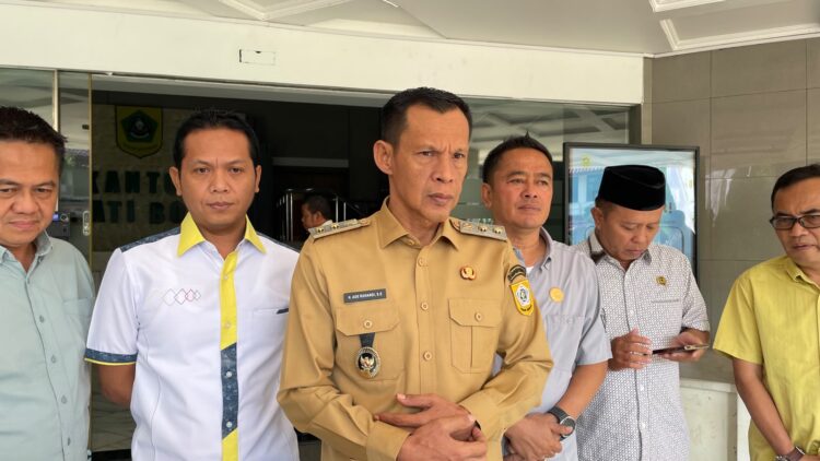 Namanya Dituding Intervensi Kades Persoalan PT BSS, Jaro Ade Buka Suara