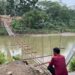Warga Khawatir, Jembatan Darurat Penghubung Gunung Putri-Klapanunggal Amblas Sebelum Dipakai