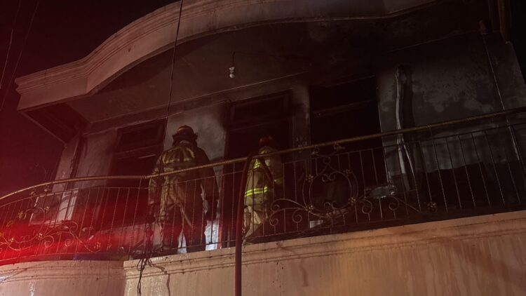 Rumah Dua Lantai di Limus Pratama Regency Cileungsi Terbakar Akibat Korsleting Listrik