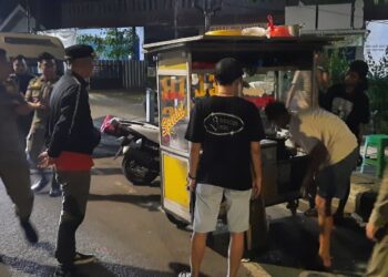 Satpol PP Kabupaten Bogor Sapu Bersih PKL dan Parkir Liar di Pakansari, 21 Pedagang Diberi Teguran