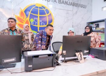 Tinjau PELATARAN di Kantah Kota Banjarbaru, Wamen Ossy: Hindari Masyarakat Menunggu Terlalu Lama di Loket