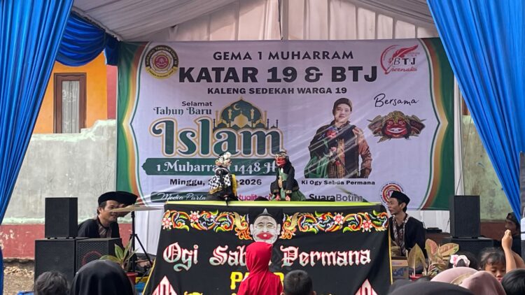 Wayang Golek Ki Dalang Ogi Sabda Permana Meriahkan Santunan Yatim Katar Unit 19 Tlajung Udik 