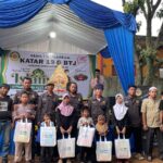 ‎Katar Unit 19 Santuni 30 Anak Yatim di Tlajung Udik, Kaleng Sedekah Kunci Kepedulian Warga‎