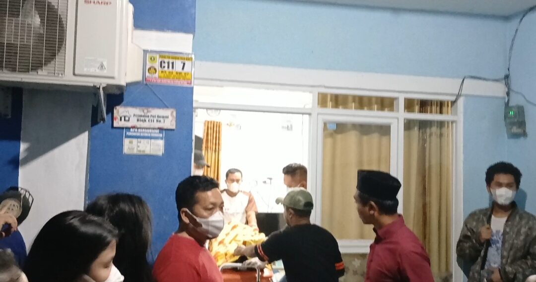 Diduga Depresi , Pria Ini Gantung Diri di Palang Pintu