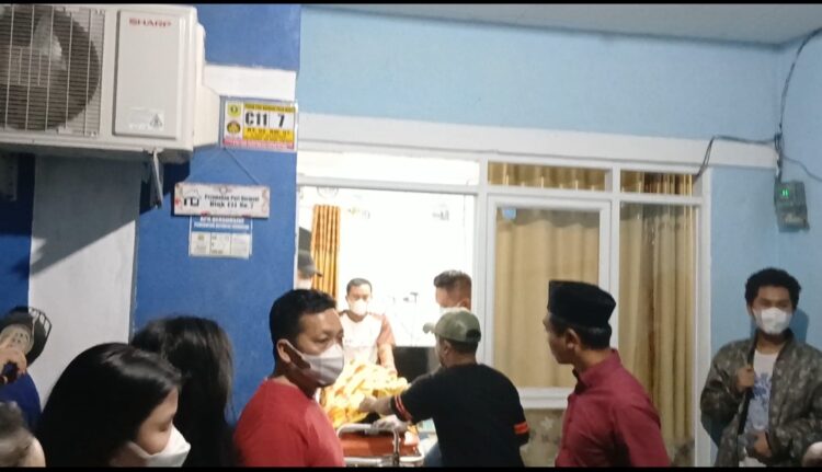 Diduga Depresi , Pria Ini Gantung Diri di Palang Pintu