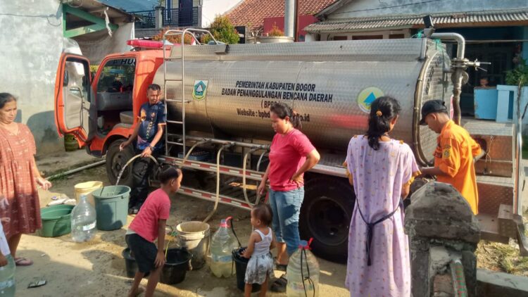Krisis Air Bersih Meluas, BPBD Kabupaten Bogor Distribusikan 20 Ribu Liter Air ke 3 Kecamatan