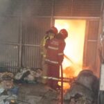 Diduga Akibat Bakaran Sampah, Lapak Rongsok di Jonggol Terbakar