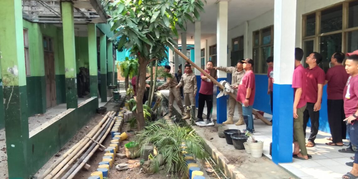 DPRD Kabupaten Bogor Tinjau Perbaikan Ruang Kelas Rusak di SMPN 1 Klapanunggal