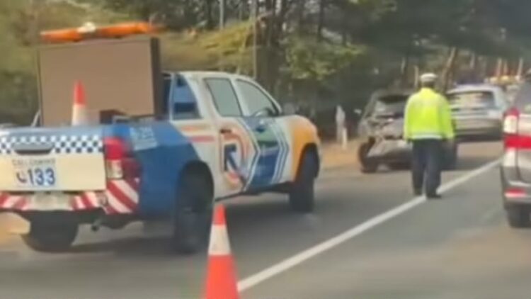 Kecelakaan Dua Minibus di Tol Jagorawi Bogor, Satu Mobil Terbalik
