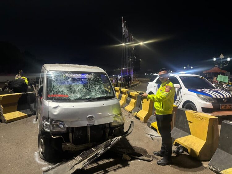 Pick Up Oleng Tabrak 3 Pemotor di Pakansari, Satu Orang Tewas
