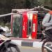 Truk Ekspedisi JNT Terguling di Jalan Raya Bogor Cibinong Usai Hindari Minibus, Muatan Berhamburan