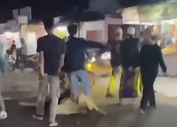 Diduga Mabuk dan Acungkan Jari Tengah, Anak Punk Dipukuli Akamsi di Jonggol