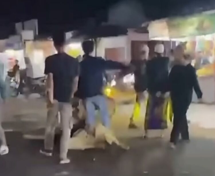 Diduga Mabuk dan Acungkan Jari Tengah, Anak Punk Dipukuli Akamsi di Jonggol