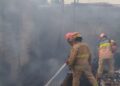 Diduga Korsleting Listrik, Rumah Panggung Bambu di Kemang Terbakar