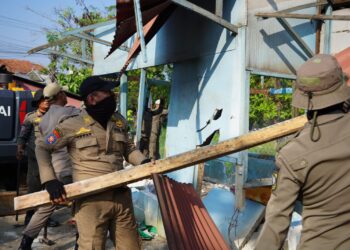 Satpol PP Tertibkan 103 Bangli di Ciseeng, Mayoritas Dibongkar Mandiri