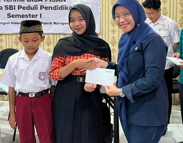 Tingkatkan Indeks Pendidikan, Solusi Bangun Indonesia Salurkan Beasiswa ‘BISA PISAN’ untuk 500 Pelajar di 9 Desa