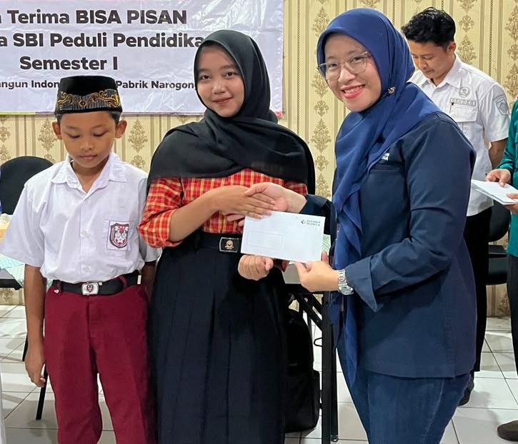 Tingkatkan Indeks Pendidikan, Solusi Bangun Indonesia Salurkan Beasiswa ‘BISA PISAN’ untuk 500 Pelajar di 9 Desa