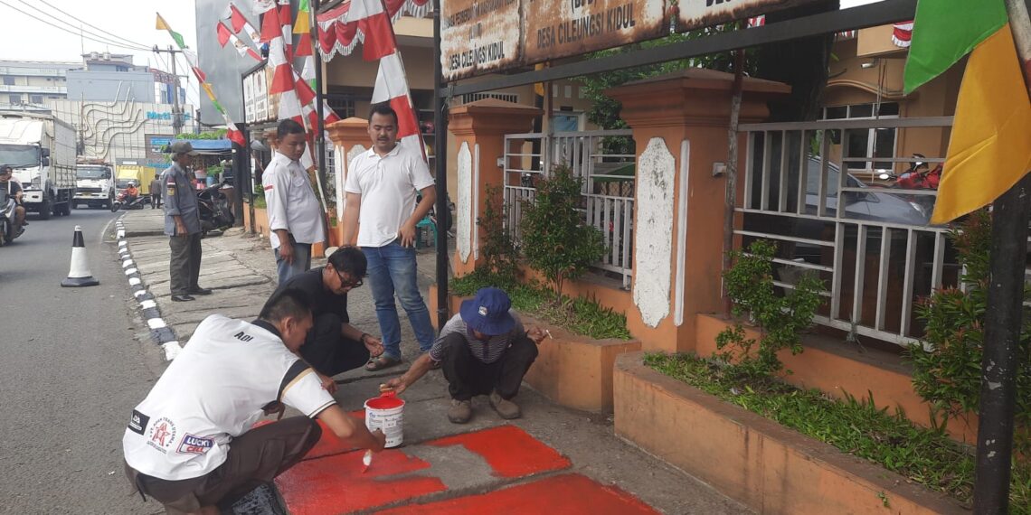 Sambut HUT RI, Kantor Desa Cileungsi Kidul Bersolek Merah Putih