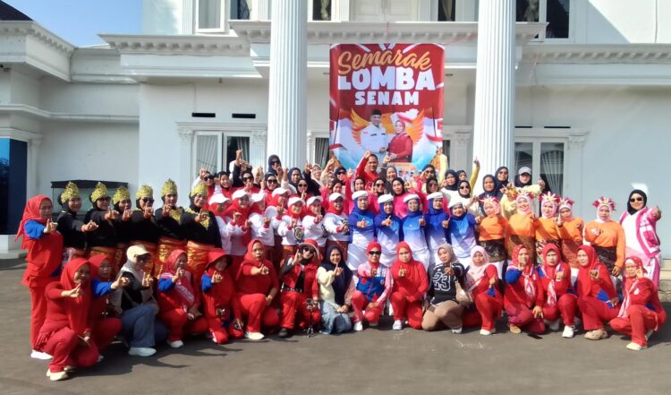 Adakan Lomba Senam dan Gebyar UMKM, Ratusan Kaum Hawa Tumpah di Kediaman Hj.Idah