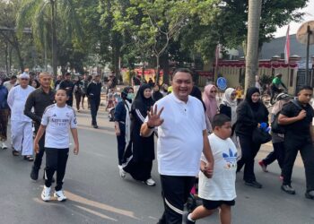 Olahraga Bersama Keluarga di CFD, Bupati Bogor Ajak Warga Dukung UMKM