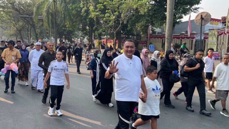 Olahraga Bersama Keluarga di CFD, Bupati Bogor Ajak Warga Dukung UMKM