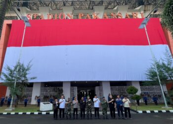 Pemkab Bogor Sambut HUT RI ke-81 Dengan Kibarkan Bendera Merah Putih Raksasa di Pakansari