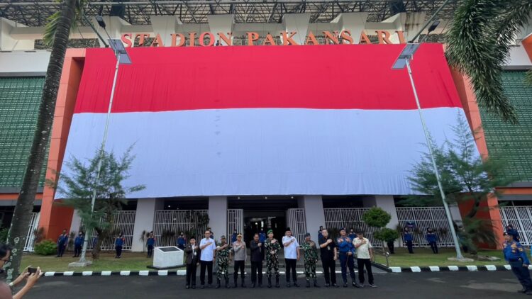 Pemkab Bogor Sambut HUT RI ke-81 Dengan Kibarkan Bendera Merah Putih Raksasa di Pakansari