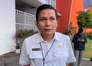 ‎Pemkab Bogor Bagikan Bendera Merah Putih untuk Warga Kurang Mampu di Pelosok