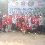 ‎PWI Kabupaten Bogor dan Komunitas Domba Tubing Bersihkan Sampah Sungai Ciliwung