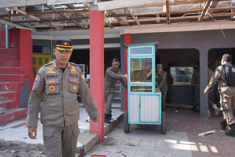 Berdiri Diatas Lahan PTPN, Satu Bangunan Tanpa Izin di Cisarua Ditertibkan